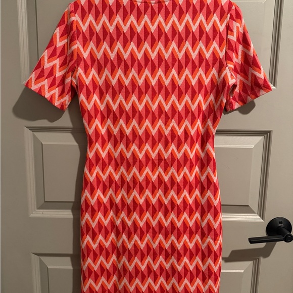 Women's Short-Sleeve Knit Polo Dress in Coral Zigzag - Picture 3 of 4